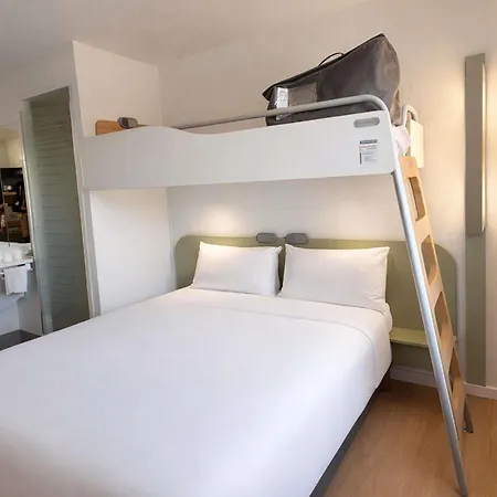 Ibis Budget Issoire-3