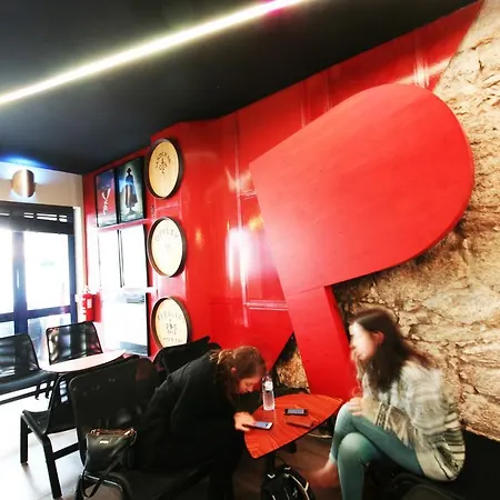 Pilot Design Hostel & Bar-3