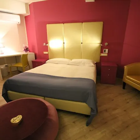 Tango Hotel-3