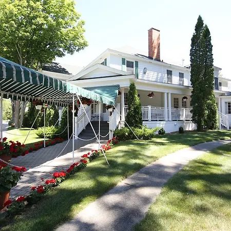 Colonial Inn Harbor Springs-3