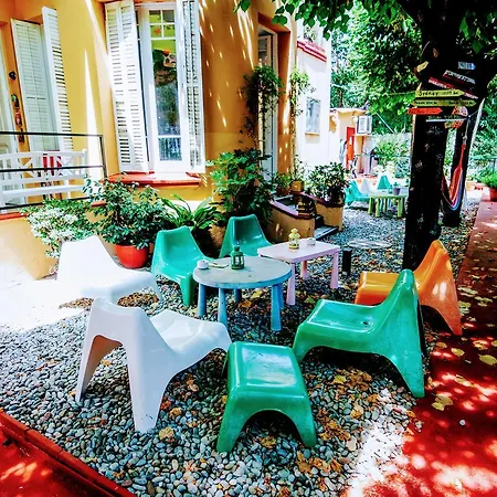 Garden House Hostel Barcelona By Feetup Hostels-3