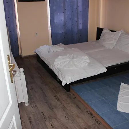 Hotel Praha Club Bed & Breakfast-3