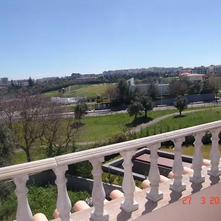 Sunny Suites Golf And Free Parking Guest House-3