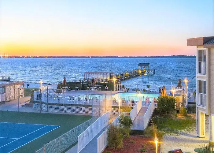 Getaways At Soundside Holiday Beach Resort
