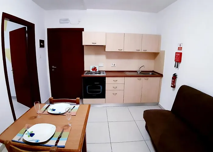 'Young'Seven Apartments San Giuliano