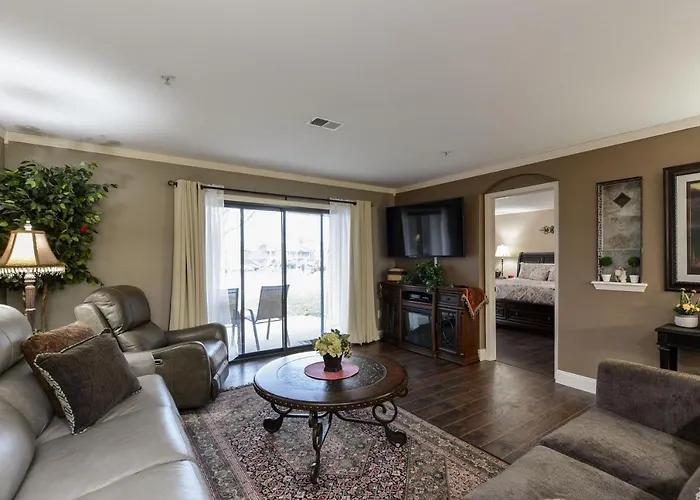 Thousand Hills Luxury Condos: Heart of Branson Retreat