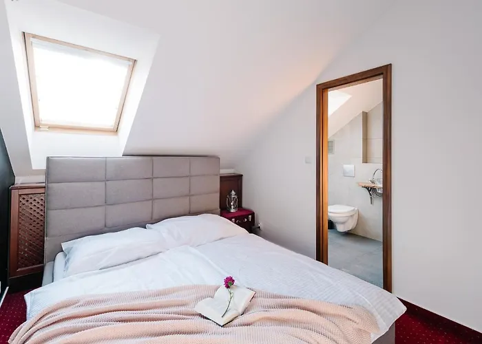Petra Inn Apartments In Historical Palace Bratislava