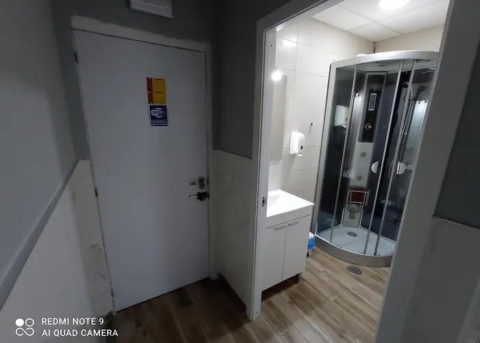 Hostal Avenida Andalucia - Solo Adultos