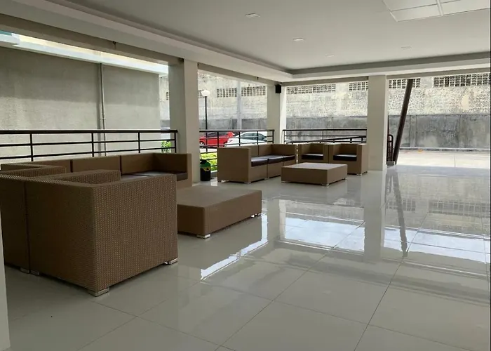 One Spatial Two Bedroom Condominium Unit With Pool And Free Netflix And Wifi