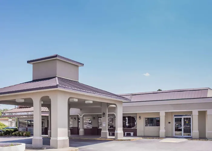 Super 8 By Wyndham Augusta Motel