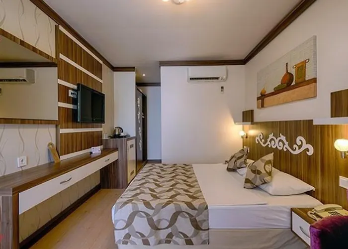 Risus Hotel Side