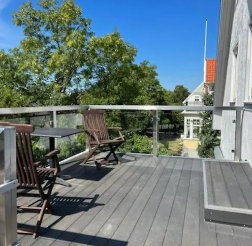 Rymlig Och Modern Laegenhet I Villa. Perfekt Foer Familjer. Med Parkering.