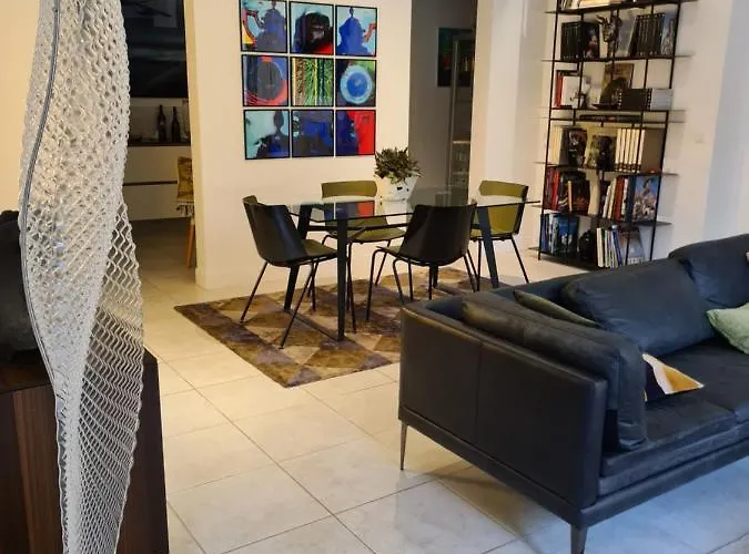 Suite indépendante avec 1 chambre et 1 bureau