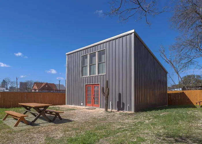 Gorgeous Guesthouse Near Amazing Downtown