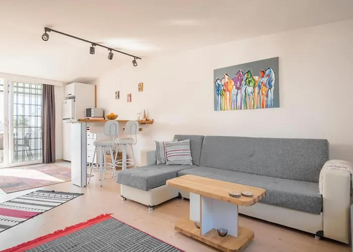 Central, Cozy, 15 Min Walk To The Beach, Fast Wi-Fi, Free Parking, 4Ppl