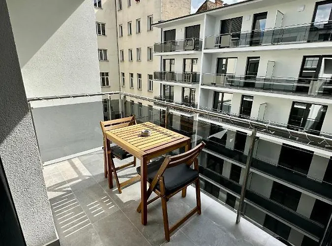 Cityscape Apartment ~ Ac/Indoor Parking/Balcony