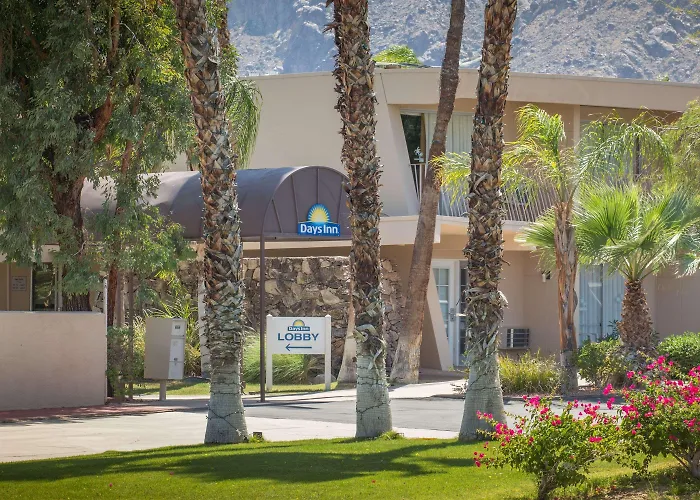 Palm Springs Hotels with Tennis Court
