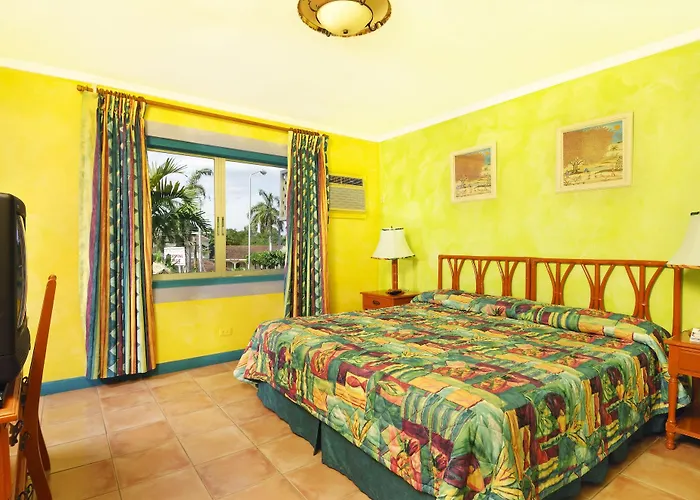 Doctors Cave Beach Hotel