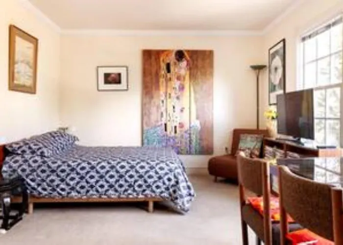 Free Parking On A Private St., Minutes To Georgetown, Medstar Hospital, Georgetown University And More