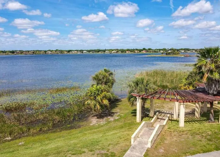 Charming Lakeview Retreat III
