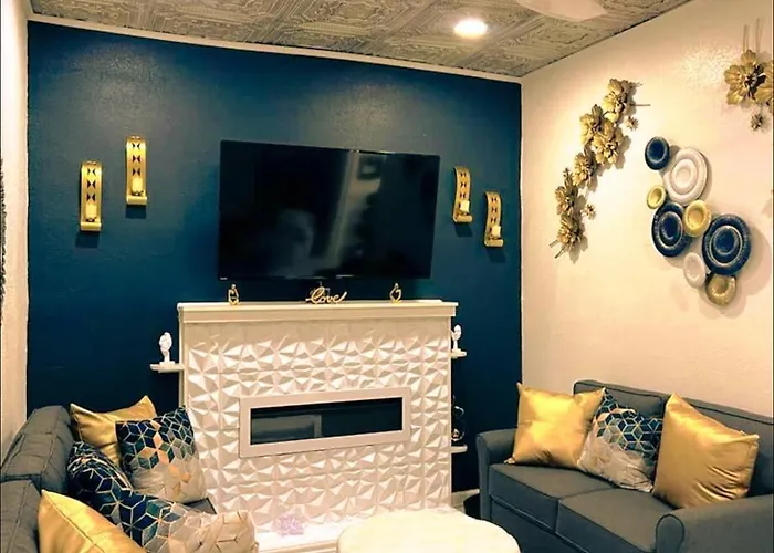 Beautiful Queen Luxury Suite Near Downtown Norfolk