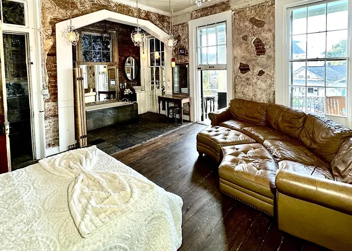 Fleur De Lis Mansion
