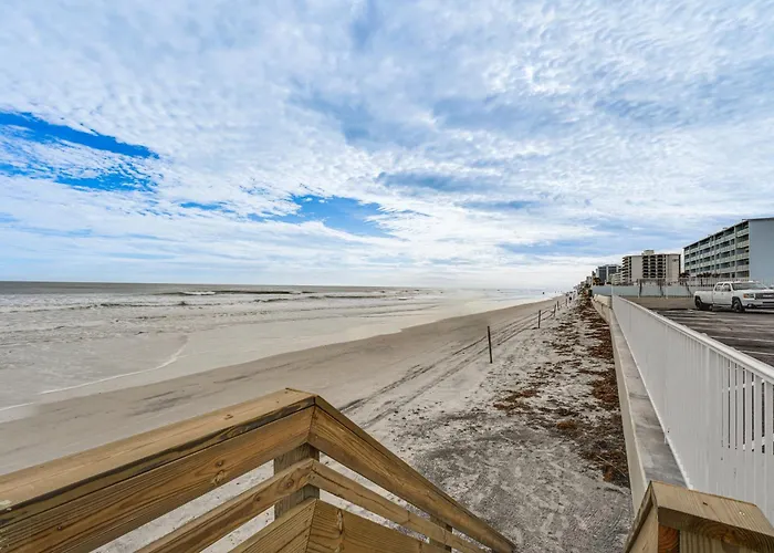 Beachfront Studio W/ Community Indoor Pool!