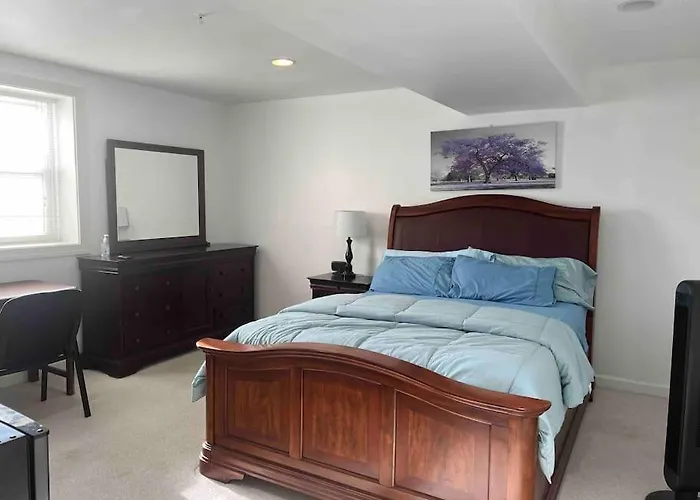 Suite A - Private Cozy, Spacious Suite With Private Bathroom