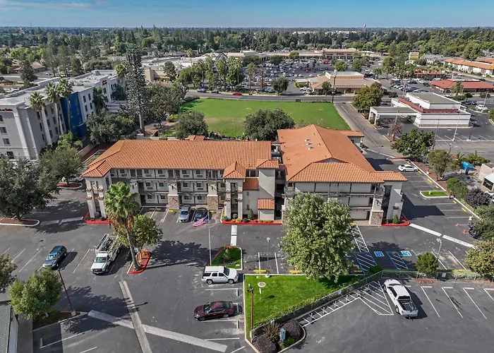 Hillstone Inn Tulare, An Ascend Collection Hotel