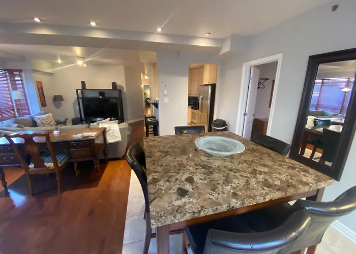 ApartHotelMontreal by Les Terrasses Saint Urbain 2225I2