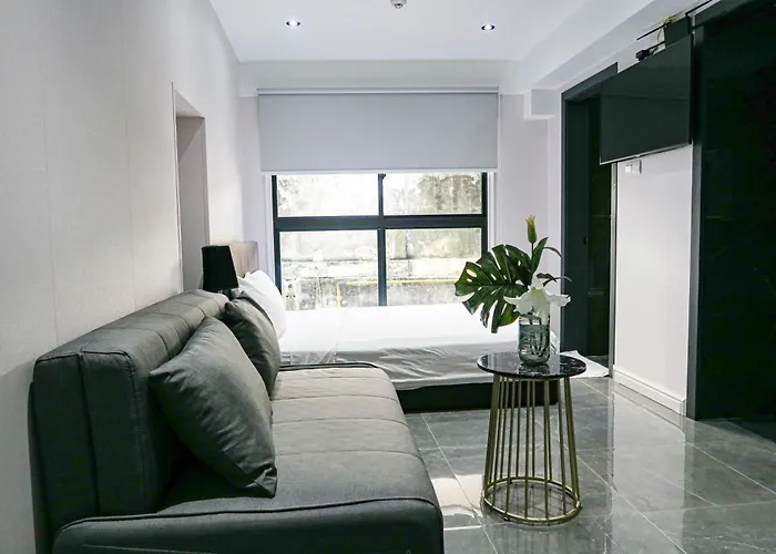 Deluxe Studio & Suite By Rr