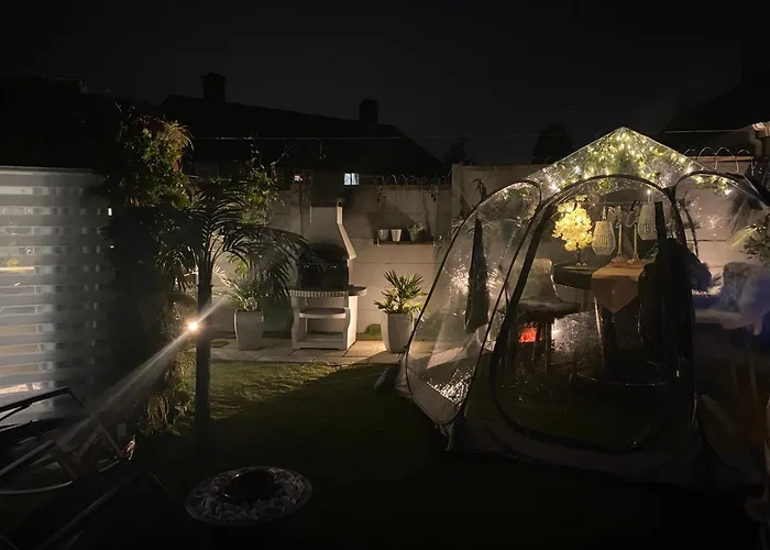 Secret Oasis: Love Island-Inspired Guest House with Private Pool Nottingham
