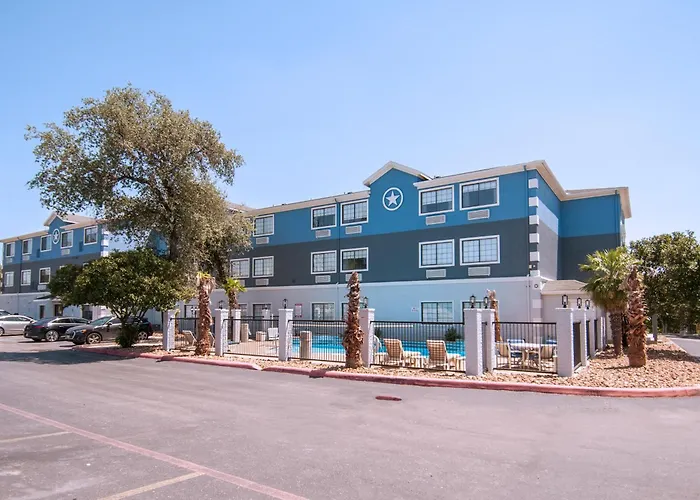 Days Inn & Suites By Wyndham San Antonio North/Stone Oak