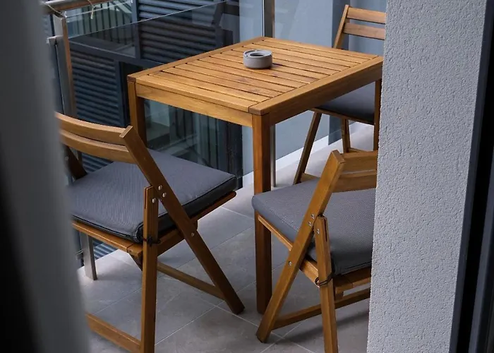 Cityscape Apartment ~ Ac/Indoor Parking/Balcony