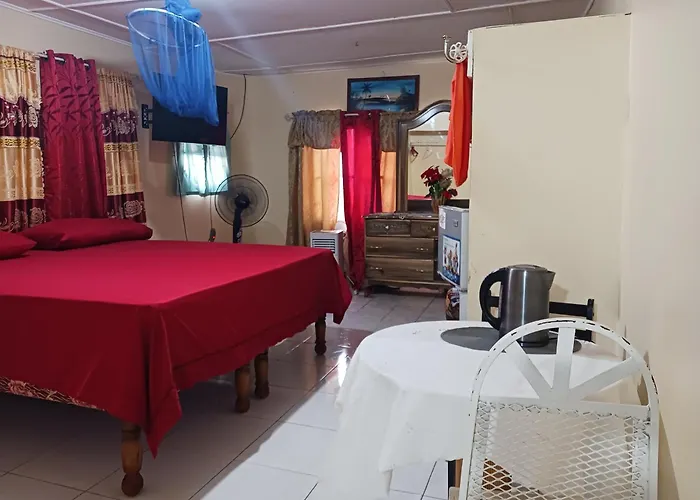 Tina'S Guest House