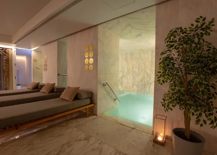 Lisbon Hotels With Jacuzzi in Room
