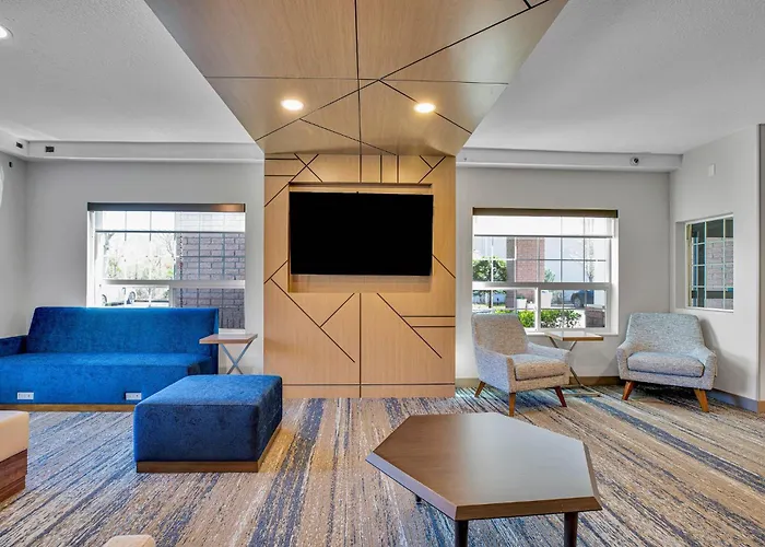 Holiday Inn Express Hotel & Suites Portland - Jantzen Beach By Ihg