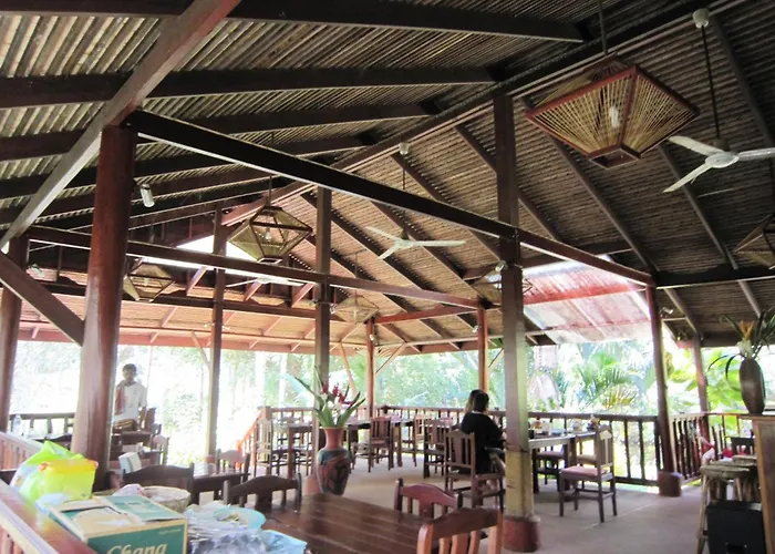 Phanom Bencha Mountain Resort