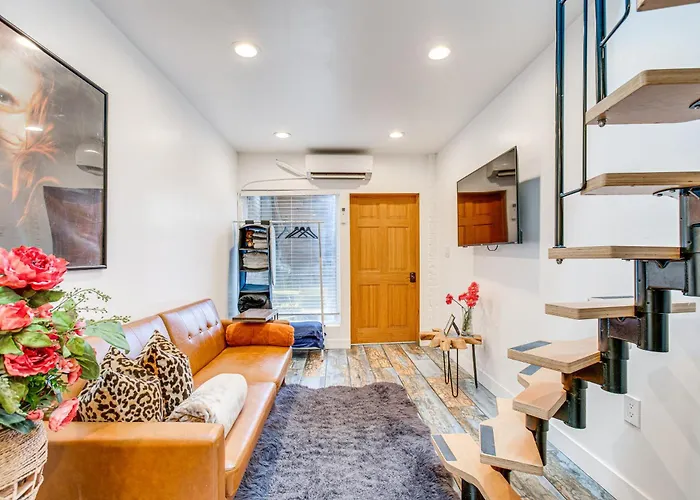 Denver Tiny House Walk To Cafes, Bars, Eateries!