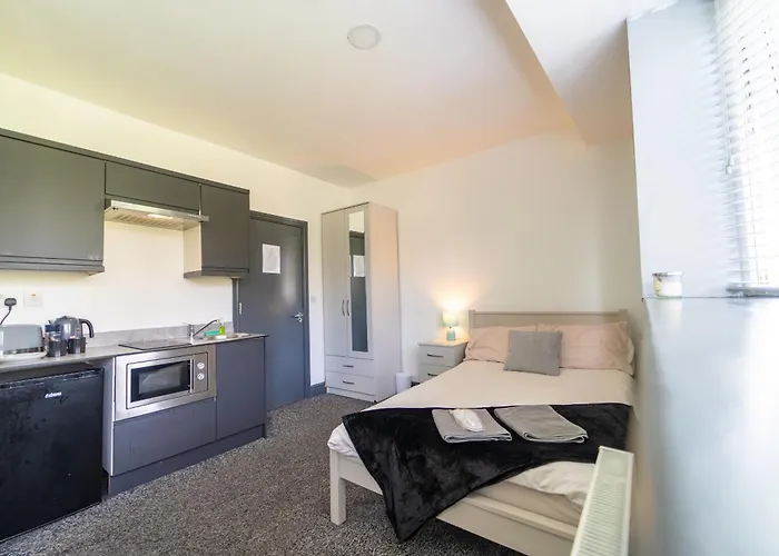 76 Bournbrook Road Equipped Studios Near Qe