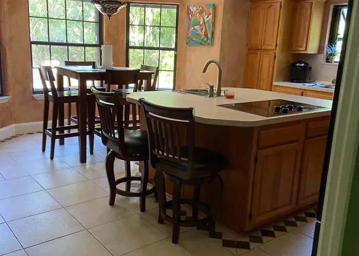 Awesome Shared Villa 20 Minutes From The Beach