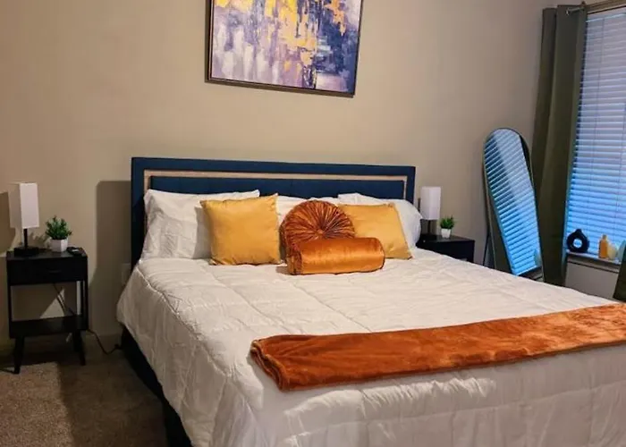 Vibrant Oasis In The Heart Of Midtown & Downtown