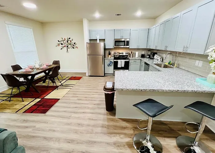 Apt 2 Bedrooms 2 Full Baths Free Parking & Free Laundry In Unit