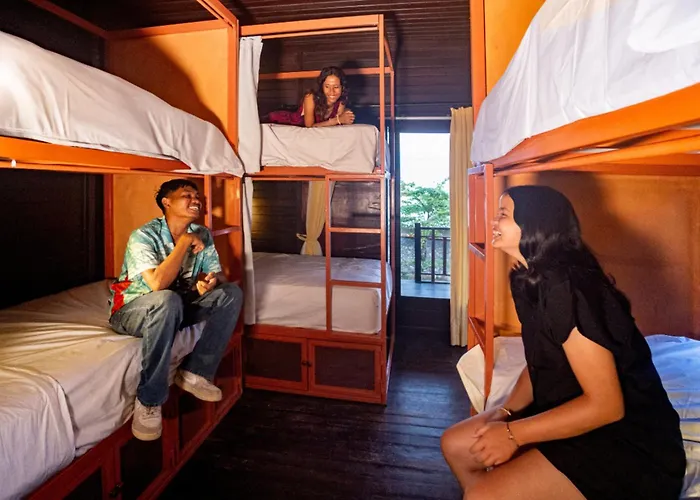 Mad Monkey Nusa Lembongan