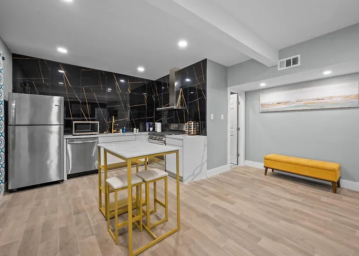 Modern Studio Retreat With Free Park