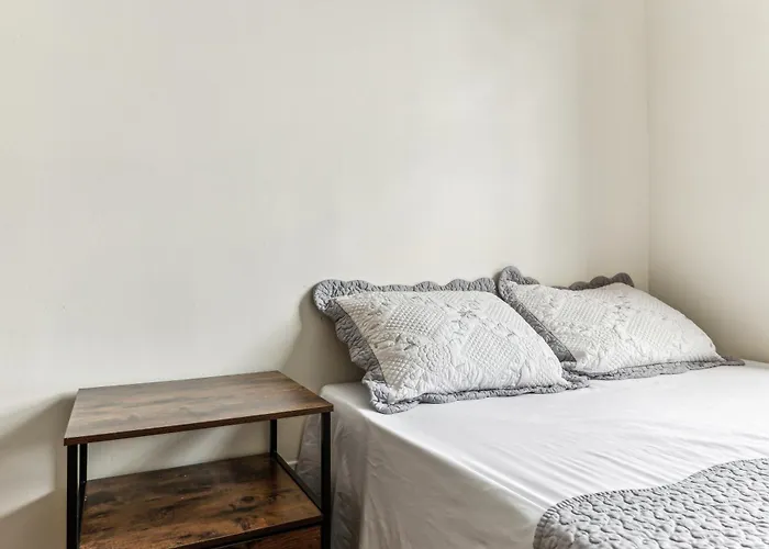 Empire Blvd Guest House
