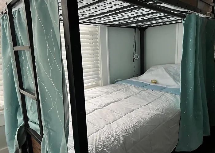 Mycrib Houston Hostel