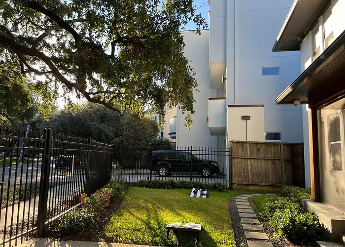 Mycrib Houston Hostel