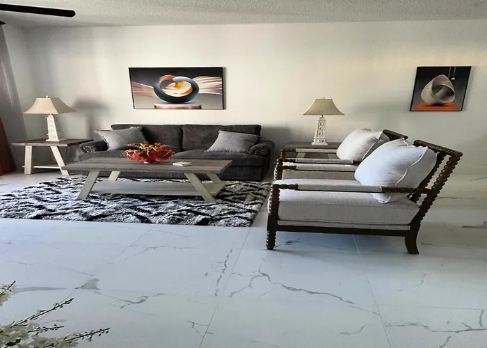 Wyndham Ocean Walk: Deluxe Oceanview Jacuzzi Condo in Daytona