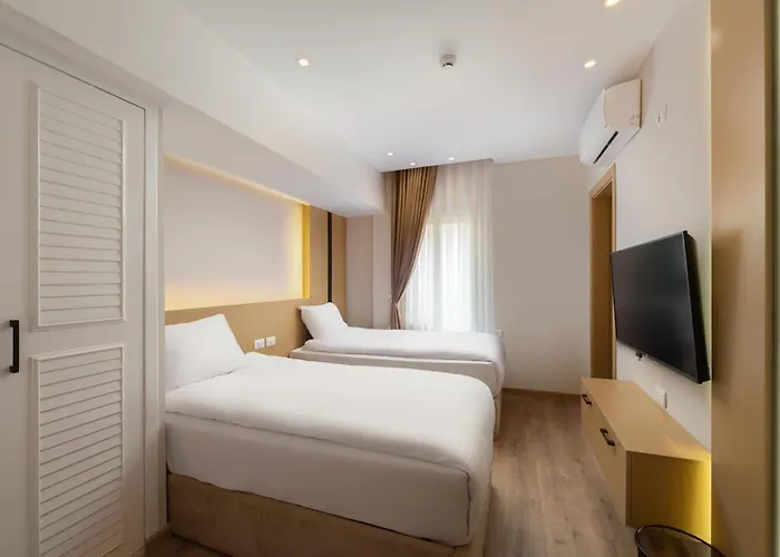 Elegance Grand City Hotel